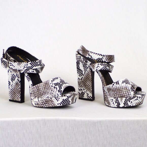 QUPID size 6.5 - 7 approx. black/white/gray faux-snake ultra-high-heel  sandals - Picture 5 of 14